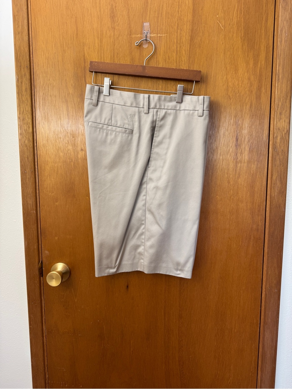 Ashworth Men's Beige Flat-Front Khaki Shorts
